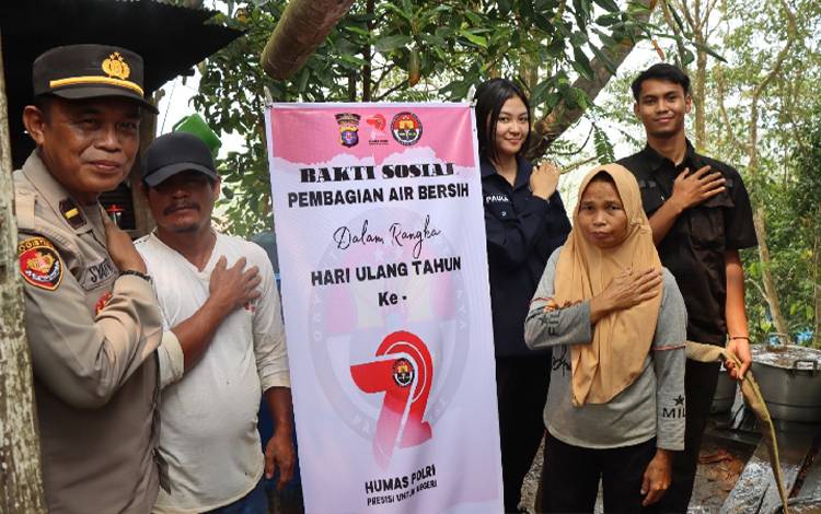 Polres Gunung Mas Bagikan 4.000 Liter Air Bersih