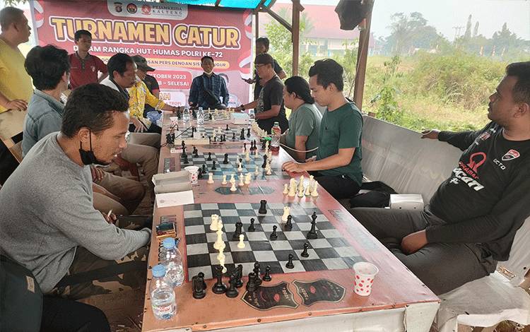 Dua Wartawan Borneonews Partisipasi Lomba Catur Polda Kalteng