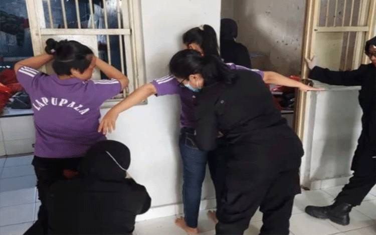 Penggeledahan Blok Hunian Mendeteksi Gangguan Lapas Perempuan Palangka Raya