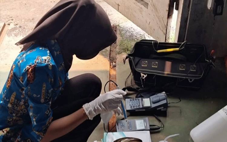 Pemko Palangka Raya Uji Sampel Air Limbah Pelaku Usaha