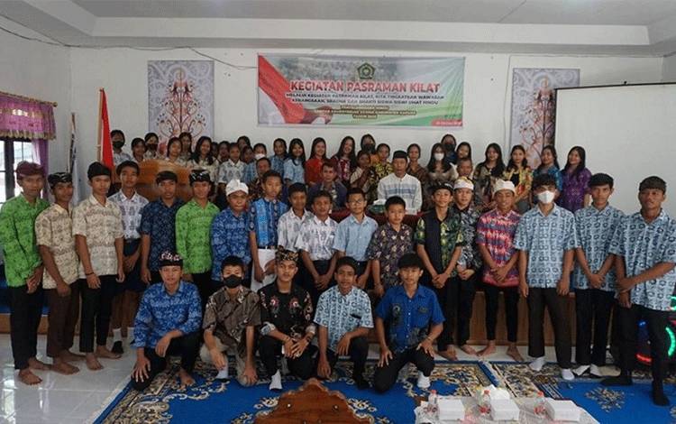 Kemenag Kapuas Berikan Pasraman Kilat Peserta Didik Agama Hindu SMP dan SMA