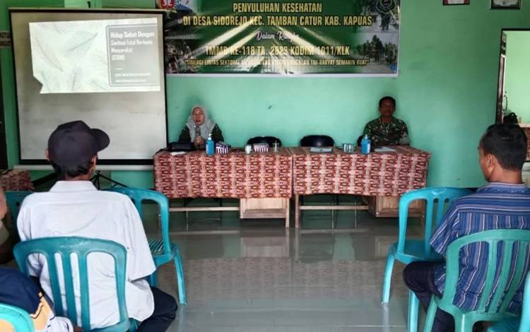 Program TMMD di Desa Sidorejo, Kodim 1011 Kuala Kapuas Gelar Penyuluhan Kesehatan?