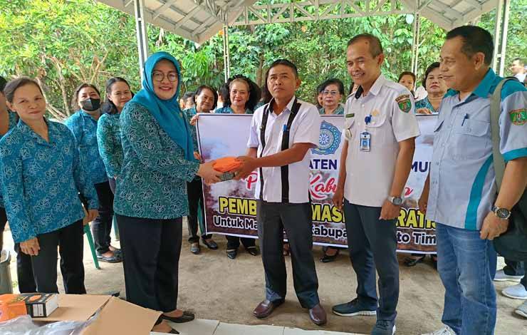 Pemdes Tewah Pupuh Apresiasi Ketua TP-PKK yang Turun ke Desa Meski Baru Menjabat