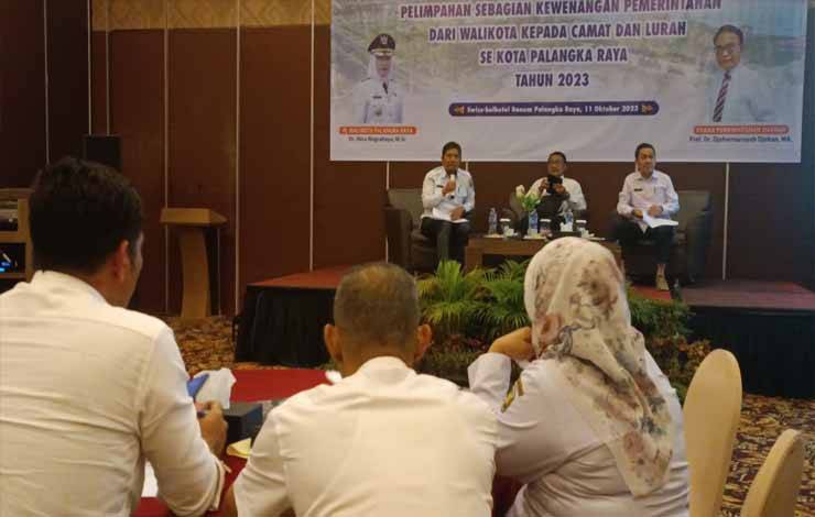 Seminar kepamongan dan evaluasi pelimpahan kewenangan Walikota kepada Camat dan Lurah di Palangka Raya. (FOTO: HENDRI)?