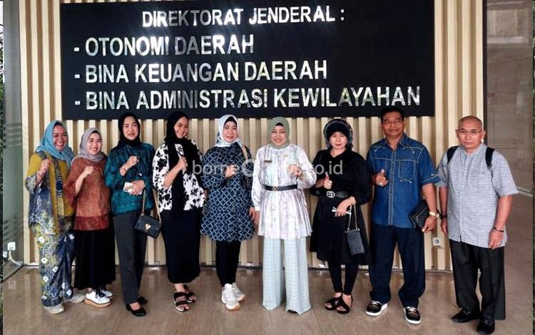 Anggota DPRD Barito Utara saat melakukan kunjungan kerja di Kemendagri. (Foto: Dhani)
