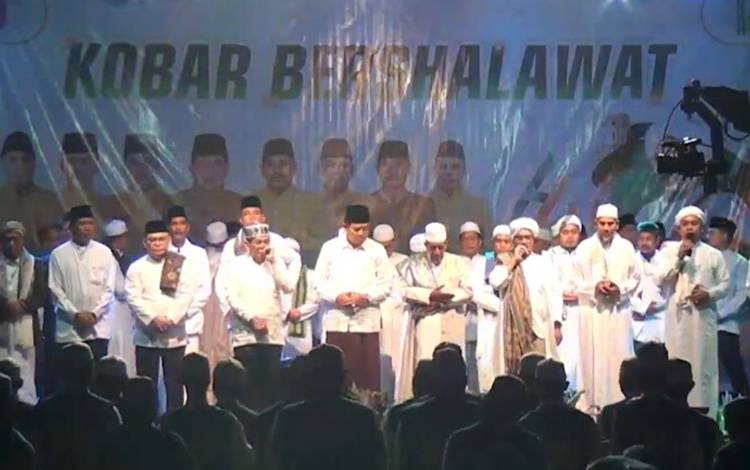 Ribuan Masyarakat Ikuti Kegiatan Kobar Berselawat