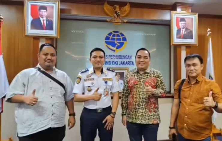 Sekretaris Komisi A DPRD Kota Palangka Raya Noorkhalis Ridha (kiri) saat melakukan kunjungan kerja ke Dinas Perhubungan Jakarta (Foto : IST)