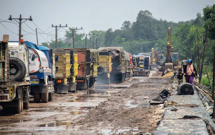 Perbaikan Jalan Tumbang Nusa Menyebabkan Distribusi Beras dari Food Estate Bermasalah