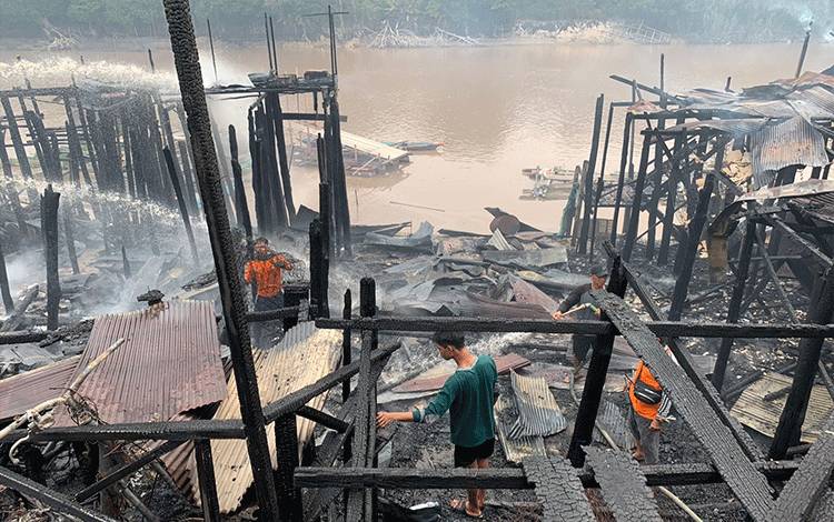 Lima Rumah dan Tiga Sepeda Motor di Petuk Ketimpun Terbakar