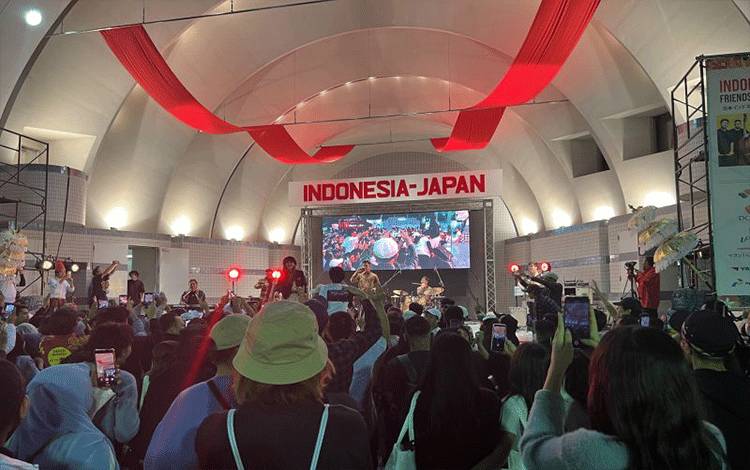 Penonton Tumpah Ruah Nikmati Musik Dalam Festival Indonesia-Jepang