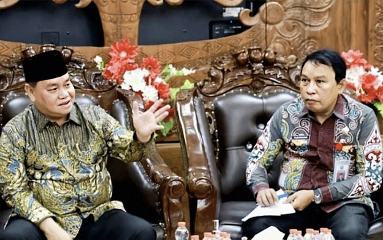 Bupati Kotim Halikinnor dan Sekretaris Daerah Fajrurrahman. (ANTARA/HO-Prokopim Kotim)