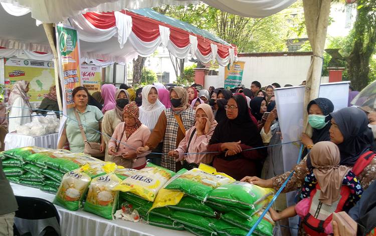 Gerakan Pangan Murah Diserbu Masyarakat Kota Sampit