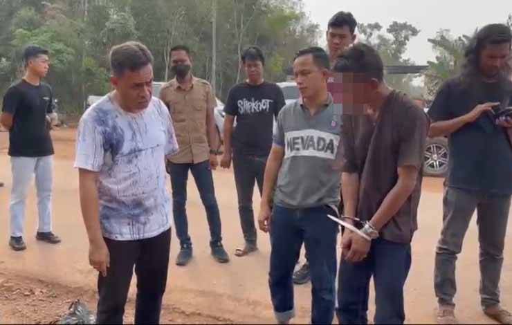 Bawa 6 Paket Sabu, Pria Paruh Baya Diringkus Depan Pos PT HMBP Desa Bangkal
