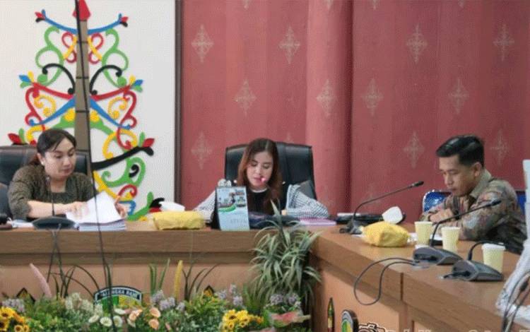 Rapat Bapemperda DPRD Palangka Raya. (FOTO: SETWAN)?