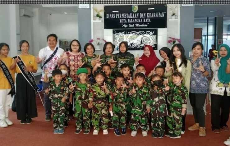 Dispursip Palangka Raya Ajak Anak-Anak TK Kartika Wisata Literasi dan Story Telling