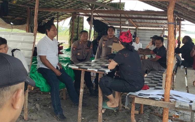 Polres Kobar Gelar Mediasi Sengketa Lahan Desa Kubu