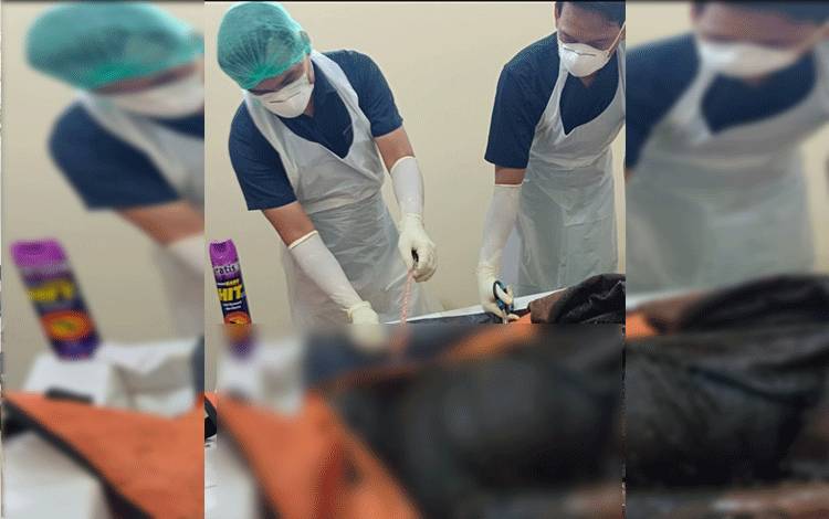 Mayat yang ditemukan oleh warga saat hendak dilakukan visum di ruang jenazah Rumah Sakit dr. Murjani Sampit. (FOTO: IST)
