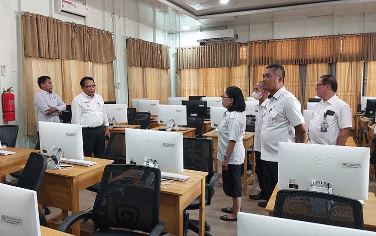 Pj Bupati Kapuas Kunjungi kantor BKPSDM, Tinjau Ruang CAT