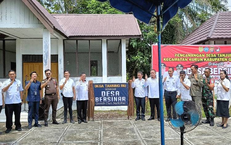 Desa Tanjung Riu Gunung Mas Ditetapkan Sebagai Desa 'Bersinar'