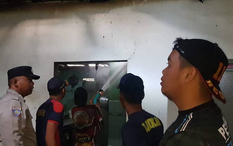 Sebuah Rumah di Jalan Hiu Putih IV Nyaris Hangus Terbakar?