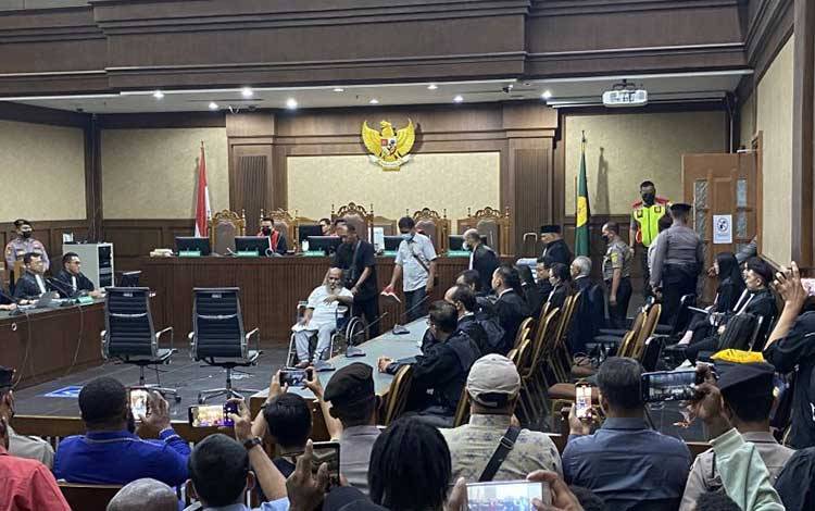 Lukas Enembe Divonis Delapan Tahun Penjara