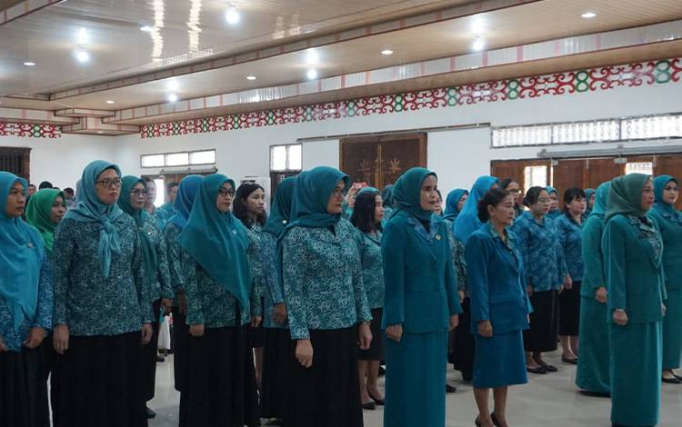 Pelantikan Ketua PKK Kecamatan dan pengukuhan Bunda PAUD di Palangka Raya. (FOTO: HENDRI)