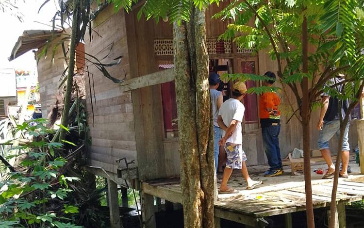 Relawan BPK Samuja dan Al-Nur Asak Bantu Korban Angin Puting Beliung di Ampah Kota