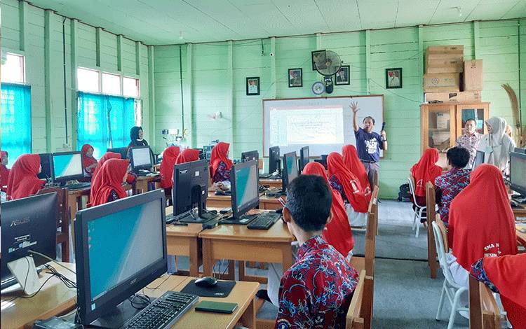 Balai Bahasa Kalteng Dampingi SMAN 3 Buntok Lakukan UKBI Adaptif Merdeka