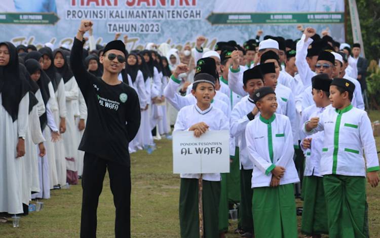 Wagub Kalteng Ajak Santri Terus Berjuang Membangun Negeri