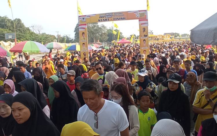 Ribuan Warga Kobar Ikuti Jalan Sehat HUT-59 Partai Golkar ?