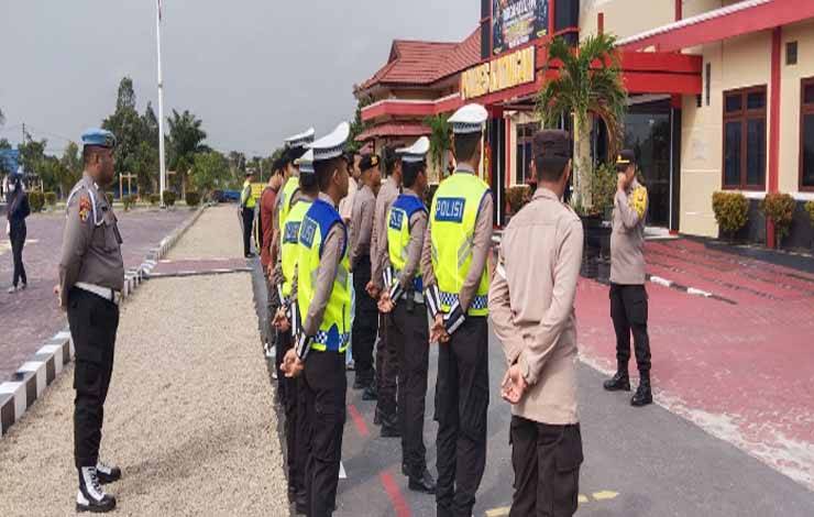 Puluhan personel Polres Katingan melaksanakan apel siaga pada hari libur Minggu (22/10/2023)