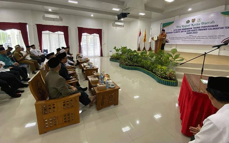 Wakil Gubernur Kalimantan Tengah (Kalteng), Edy Pratowo saat membuka Pra Rakerda di Aula LPTQ Kalteng, Selasa, 24 Oktober 2023. (FOTO: SETDA KALTENG)