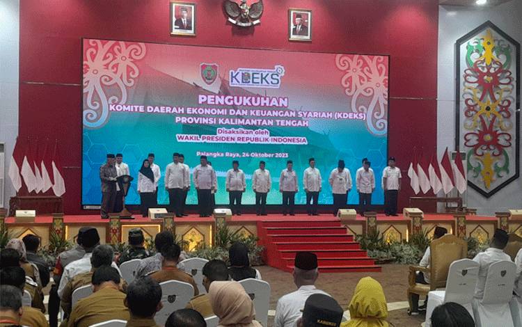 Disaksikan Wapres Maruf Amin, Sugianto Sabran Dikukuhkan Sebagai Ketua KDEKS Kalteng