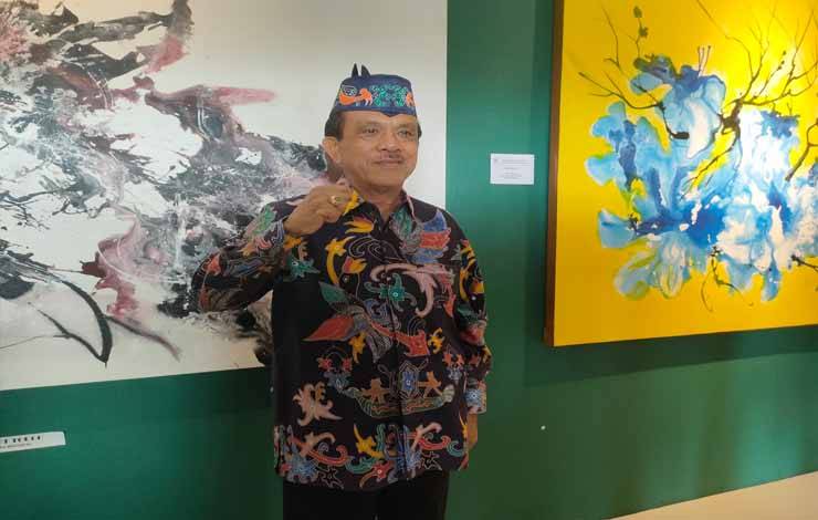 Abdul Razak Ajak Masyarakat dan Generasi Milenial Kunjungi Pameran Seni Rupa Lintas Warna Borneo