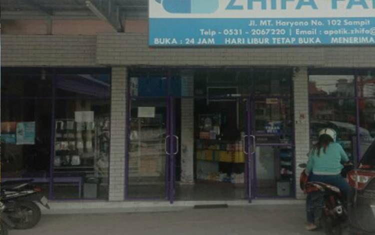 Salah satu Apotek yang ada di Kota Sampit. (FOTO: NISA)