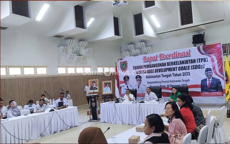 Kegiatan rapat koordinasi tujuan pembangunan berkelanjutan Sustainable Development Goals (SDGs) di Aula Bappedalitbang Kalteng secara hybrid, Rabu, 25 Oktober 2023. (FOTO: HERMAWAN)