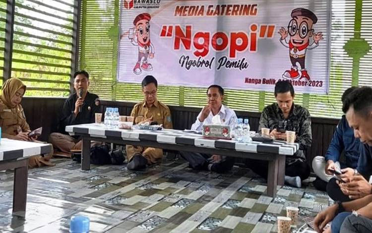 Bawaslu Kabupaten Lamandau menggelar Media Gathering dengan Insan Pers, Pemkab dan KPU Kabupaten Lamandau. (FOTO: HENDI NURFALAH)