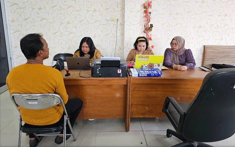 DPMPTSP Kalteng Berikan layanan Jemput Bola di Kobar