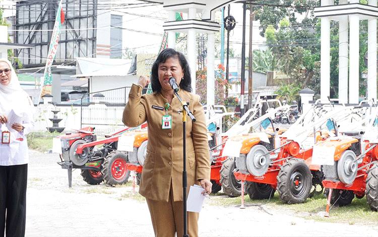 Bantu Peternak Kobar, Kelompok Sido Rukun Desa Suku Jaya Terima Bantuan Sapi Perah?