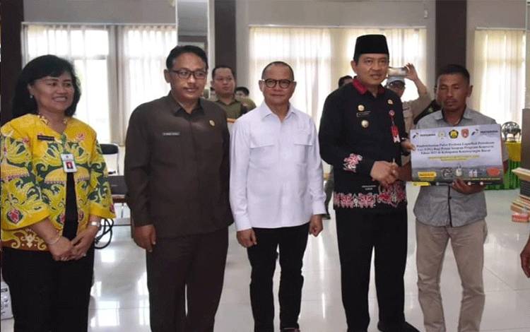 518 Petani Kobar Menerima Paket Bantuan Pompa Air Berbahan Bakar Gas