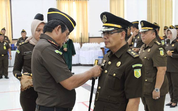 Kajati Kalteng Lantik Kejari Katingan dan Pulang Pisau