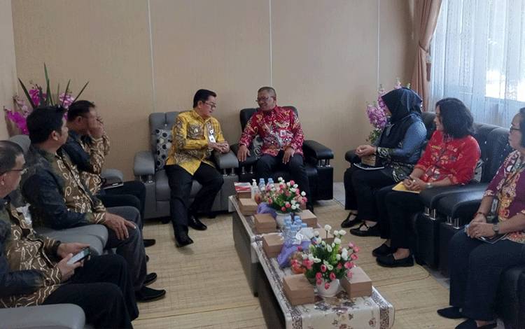 Pemkab Hulu Sungai Tengah Kunjungi Kesbangpol Kalteng Studi Ipoleksosbudhankam