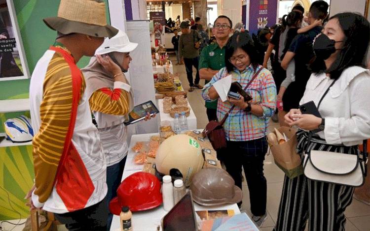 Partisipasi SBRC IPB University dalam Promosi Gebyar UKMK Berbahan Sawit