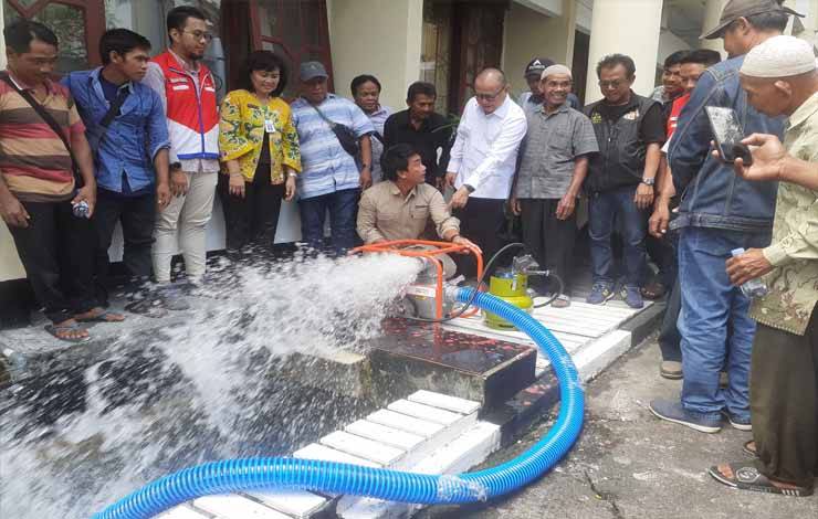 518 Petani di Kobar Dapat Bantuan Satu Paket Alat Mesin Tani?