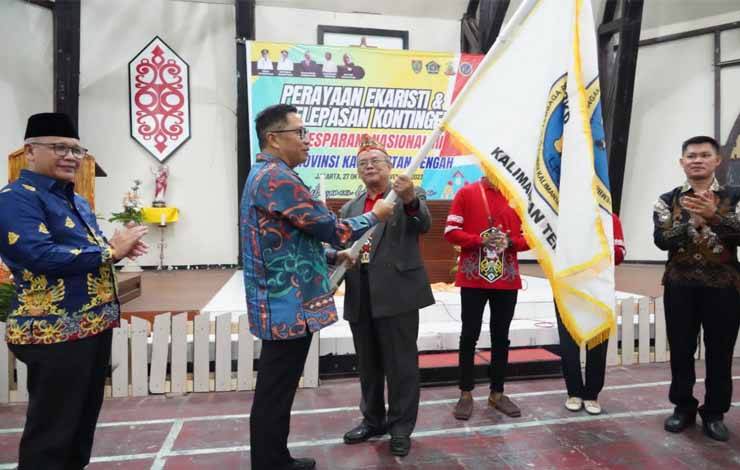 Leonard S. Ampung Lepas Kontingen Pesparani Kalteng ke Event Nasional