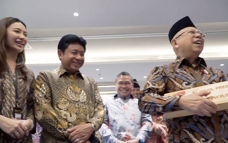 Monica Putri Rasyid Kenalkan Produk UMKM Binaan Klinik Bisnis ke Wapres