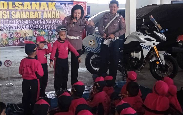 Polantas Edukasi Tertib Berlalu Lintas Sejak Dini Melalui Program Polsanak