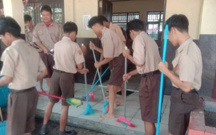 Pelajar Palangka Raya Antusias Ikuti Gerakan Pemberantasan Sarang Nyamuk