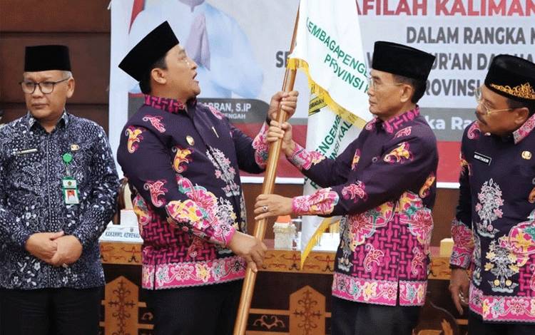 Wagub Lepas Kafilah Kalteng Ikuti STQH Nasional XXVII
