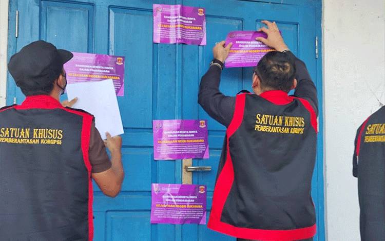 Kejaksaan Negeri Sukamara Segel Bangunan Pengembangan SPM IKK dan Periksa Kades